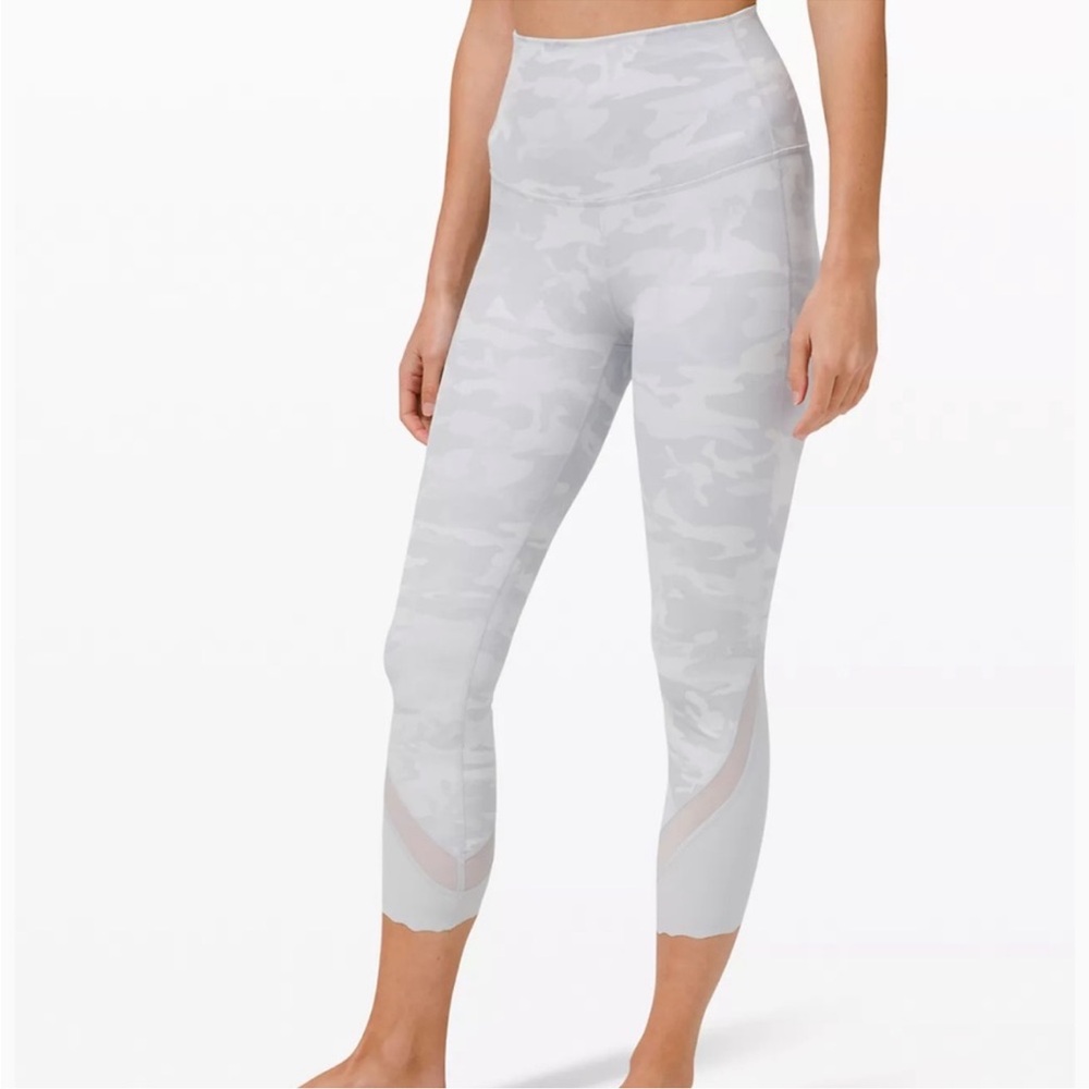 Lululemon Wunder Under Scalloped Hem High-Rise Crop in Camo White